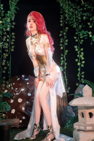 《微博露脸网红福利姬，超人气女菩萨鹿八岁，私拍作品视频2G，多种下载方式，让你爱不释手！》