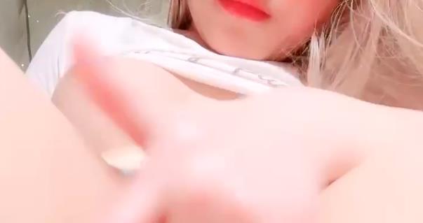 喷泉女王曼希宝宝,身材水库级,白皙诱惑,2V-2G下载推荐