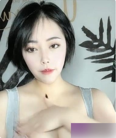 1.精选女主播：E杯奶盖直播作品两部2.精选女主播：E杯奶盖直播作品两部