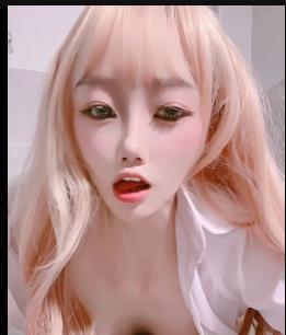 超颜值萝L女神自拍小视频，10V50P，2.2G资源，浮夸表情身材道具CC，6月份热门下载