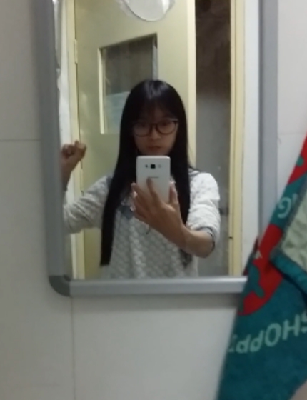 《校园宿舍女生日常暗拍换衣透明裤裤学妹真骚气》