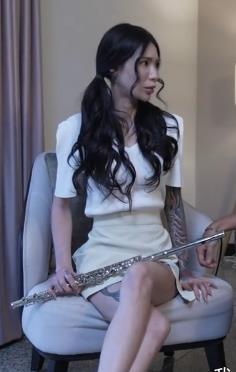 轻量传媒新作《反差她》:双修少妇公厕傻女,亲姐7V-1G,剧情音量质量湾湾