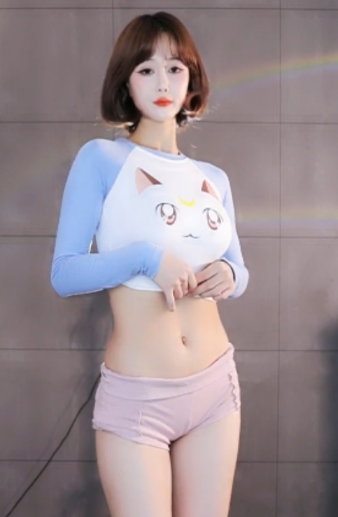 网易CC主播乔巴音热舞视频集锦：翘臀超短热裤魅力无限，CC直播粉丝围观不停！