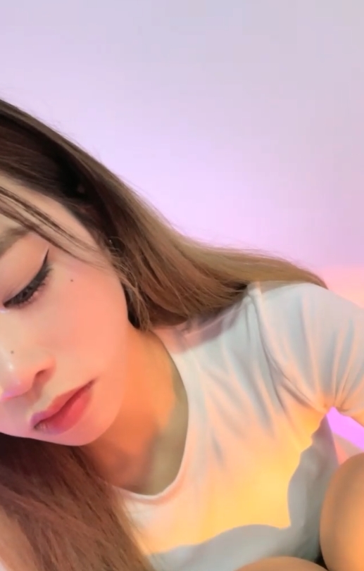 御姐橘子果粒：骚舌口水狂震，流不明液体，自录超甜画质