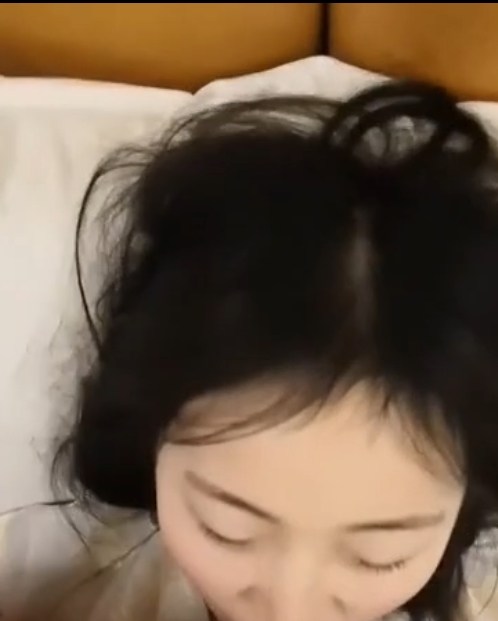 清纯眼镜学妹小雨校园日常大曝光！54V视频合集1.7GMP4格式