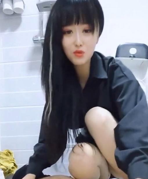 女王婳宜直播秀：气场独特魅力无限，多部视频合集