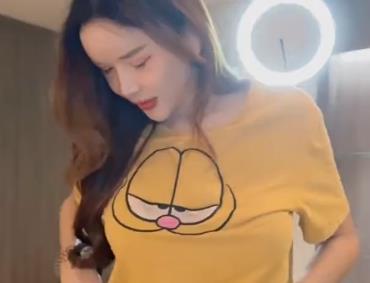 泰国女子Mimie自拍1V-613M：设备问题下的第一次作品湾湾T花