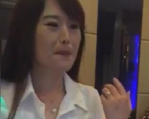 这个视频中的内容绝对不是普通KTV认识，更不是一般的车衣、啤酒瓶。快来感受这个神秘的夜场KTV会所带给你的视觉盛宴吧！1V-565M