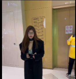 妮妮露脸自拍10V-1.5G顶级福利姬车灯颜值珍贵资源下载