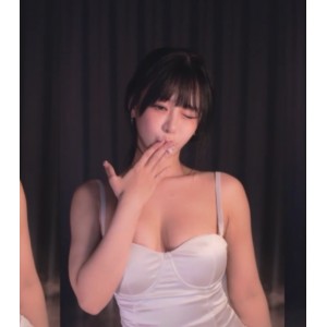 ```markdown根据您的要求，为该商品取一个[转载搬运]五一福利四韩国美女主播韩璐热舞小合集[12v+2.2g][百度盘]```