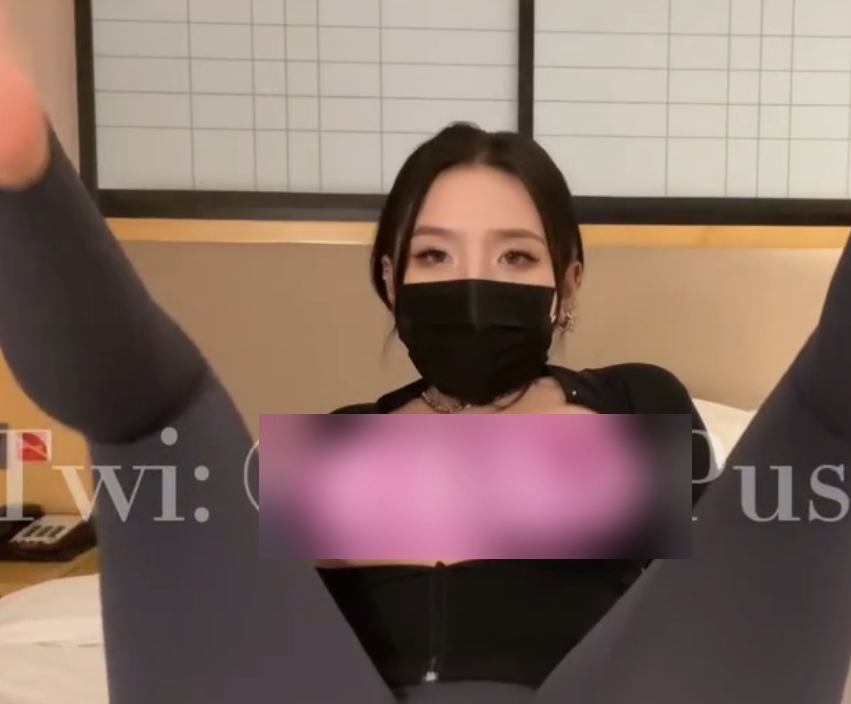 限时特惠自行打包！糖心VIP盲盒，随机搞几部丝袜片分享！互动足艺，黑丝少女展示，油亮丝袜惊艳你的视觉！购买即可获得9个视频+2个图片，大小为9v+2g！快来体验无缝黑丝的魅力，自娱自乐，白色丝袜娜娜，兔的油亮，大罩杯女人的诱惑！立即加入足系列腿控丝袜控群组，开启你的丝袜之旅！百度盘链接