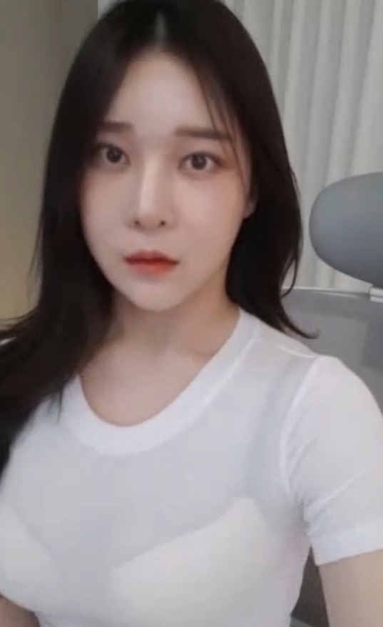 丁36v36g：甜美主播安若溪的视频收藏达62，百度搜索量高达115