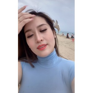 了自己的生活态度和对世界的独特见解，让观众们感受到了一种沉浸式的体验。如果你也是初瑞雪的粉丝，不妨收藏一些她的作品，感受她带来的快乐和温暖吧！