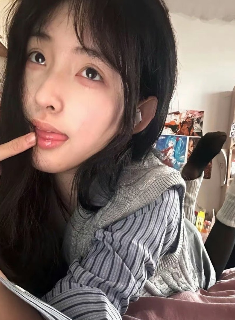 台上被广泛传播，吸引了更多观众的关注。张人以其独特的魅力和内容吸引了众多粉丝的收藏和关注，成为了抖音平台上的一颗耀眼的明星。