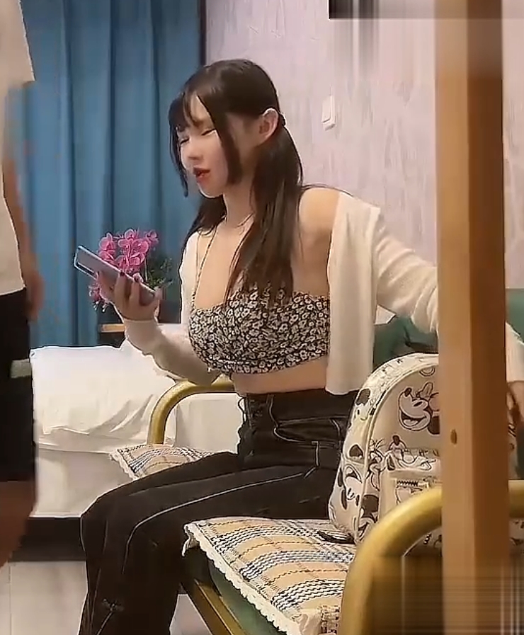 李寻欢2代：传媒合集40.2g，探花兼职拍片师师办公室恋情