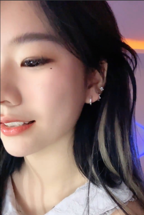 定制热舞福利半糖琪琪最新合集52V5.1G，百度收藏