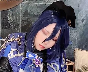 COS平台福利姬Tokar最新作品合集3V2.8G，死鱼脸与棒棒糖的奇妙结合