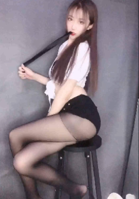 快手土豪定制戴小妮最新合集47V3.91G，三点尽露放飞自我