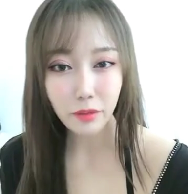 高颜值百度云浴室互动妹子最新合集1V199M，洗澡揉搓大罩杯