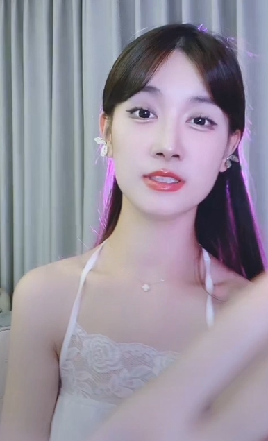 转载花椒风情宁依纯最新合集8V1.03G,半裸热舞白色肚兜,百度盘有效压缩文件