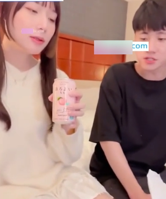 洪筱钧伪娘剧情推特1部917MB极度诱惑