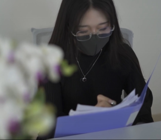 推特桥本香菜OL黑丝助理视频607M超顶