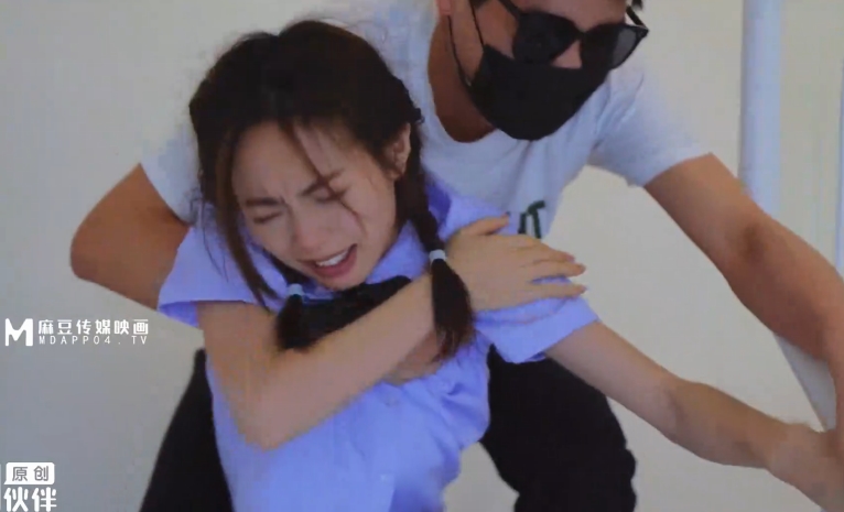 长治传媒夏雨荷教室互动视频301MB清纯学妹独家资源