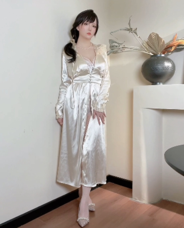 推特星之遲遲最新寫真套圖88P4.1G蜜桃臀