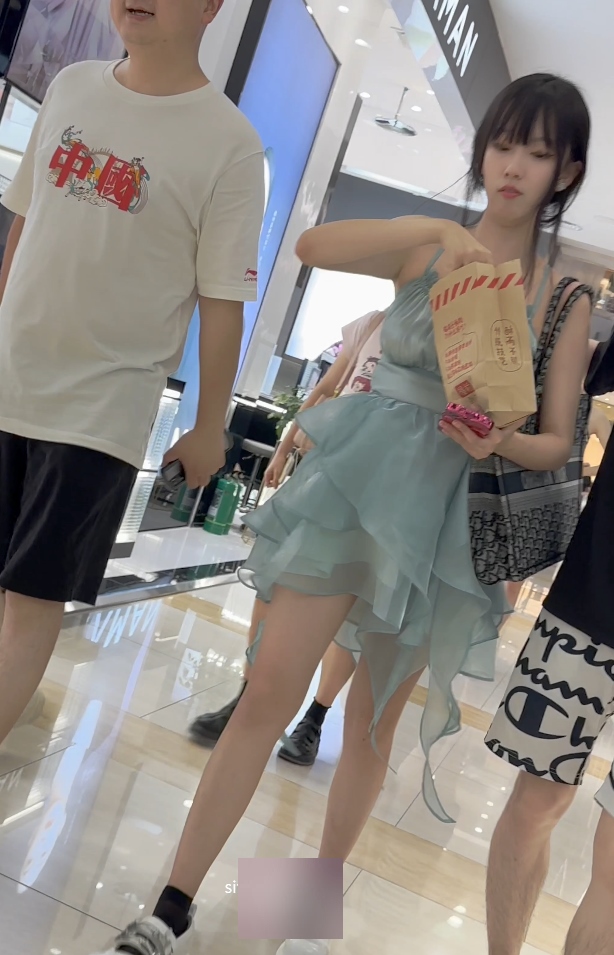 快餐店双姝热裤甜笑意外镜头精悍版679MB绝密展示