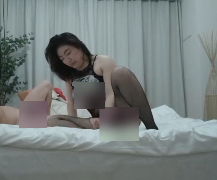 夫妻圈黑丝姐38部多人游1.2GB感觉不断