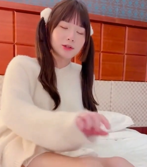 推特点播洪筱鈞女仆酒吧1.3G绝密特辑