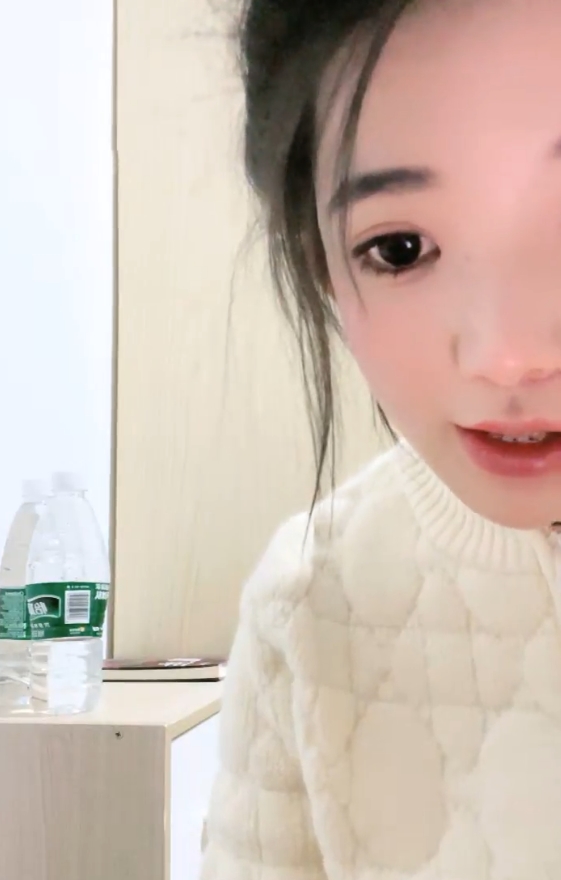 50.4G大二妹妹宿舍直播30部好水灵