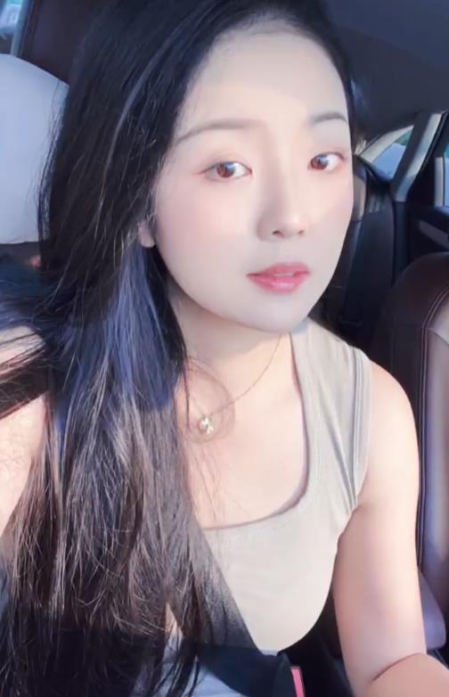 超爽收cang+du家泄密反差妻子女大12.3G8V