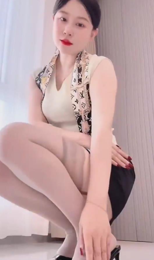 抖音风情熟女达丽小阿姨丝袜互动14V1G惹火撩人