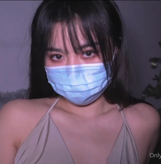 推特nana闪亮黑丝翘二郎腿互动视频1部500M太骚了