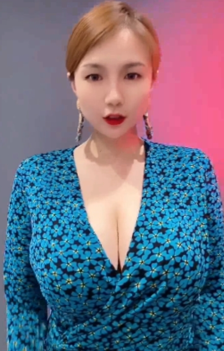 快手依依sir&小野猫8部热舞143M超劲爆